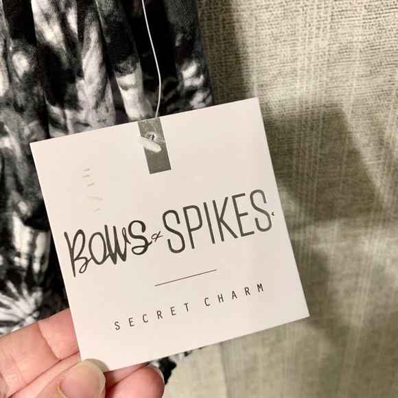 BOWS&SPIKES NWT Sleeveless Off-the-Shoulder Top - Picture 2 of 7